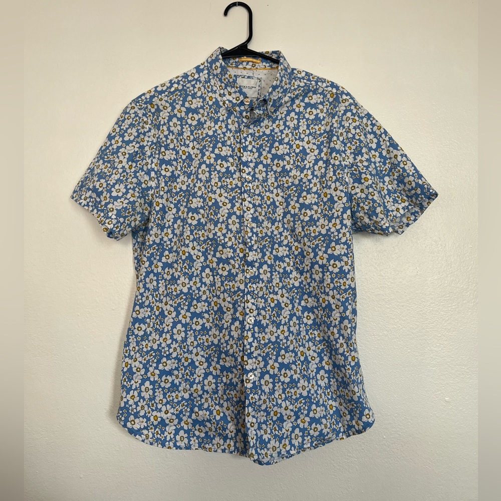 Hardly ever worn. Selling clothes as I’m moving. Shoot me an offer!